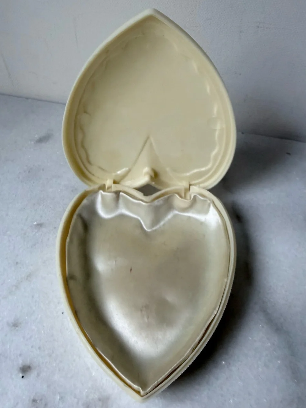 vintage Art Deco-style cream celluloid heart-shaped jewelry box